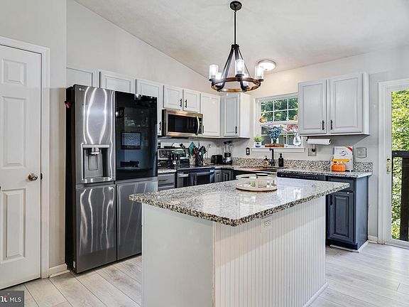 4th image of 615 Flint Ct