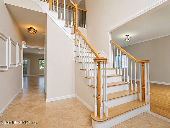 3rd image of 115 Ridgewood Ave