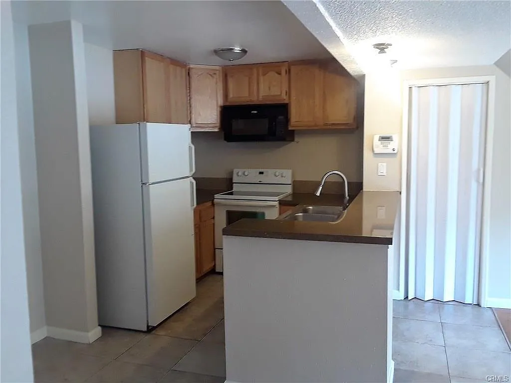 2 bed, 904 sqft, $1,800 — Photo 4