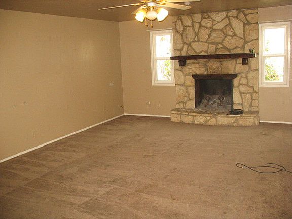 3rd image of 1308 Bonham Ave