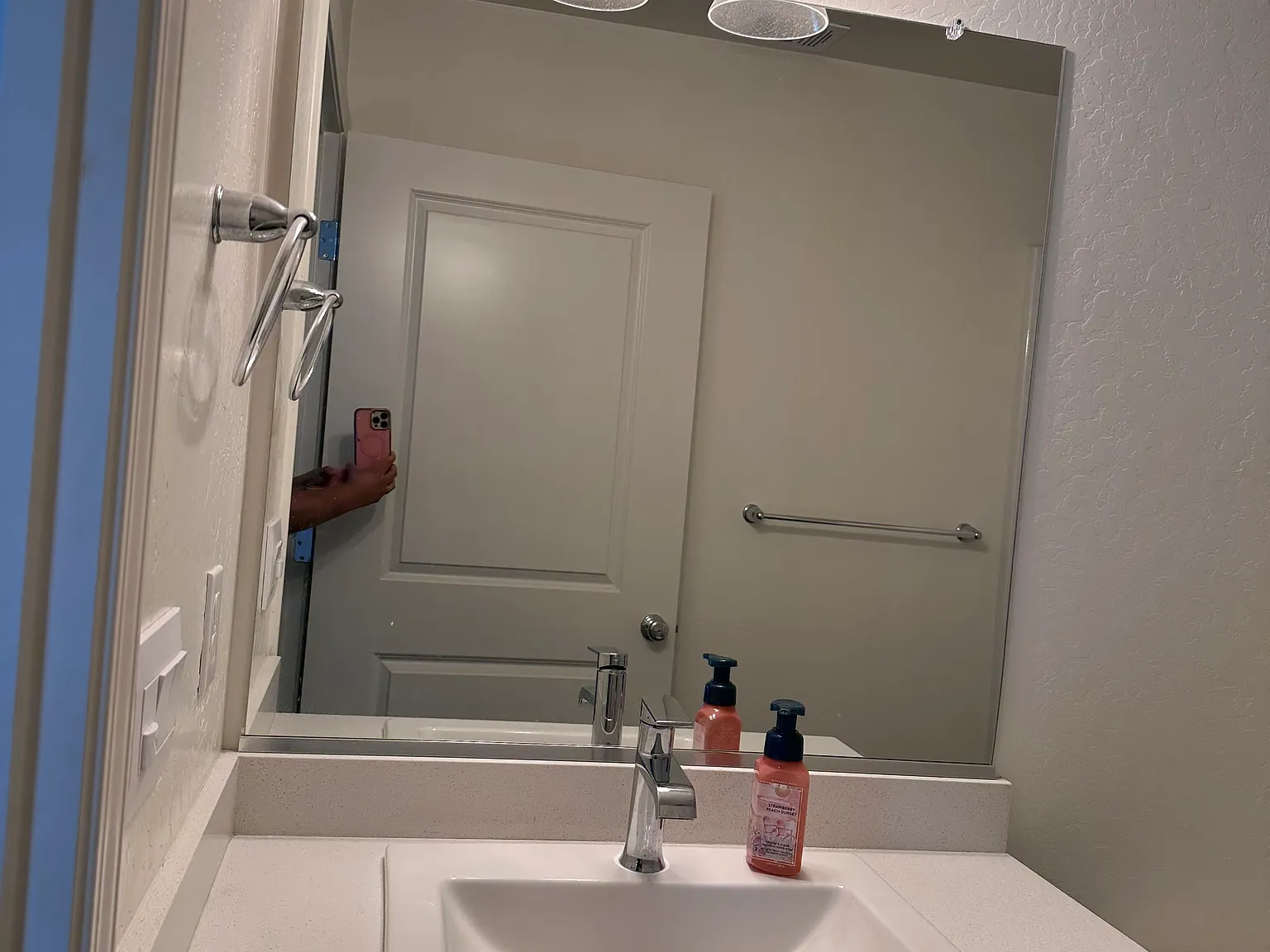 5 bed, 2554 sqft, $1,600 — Photo 2