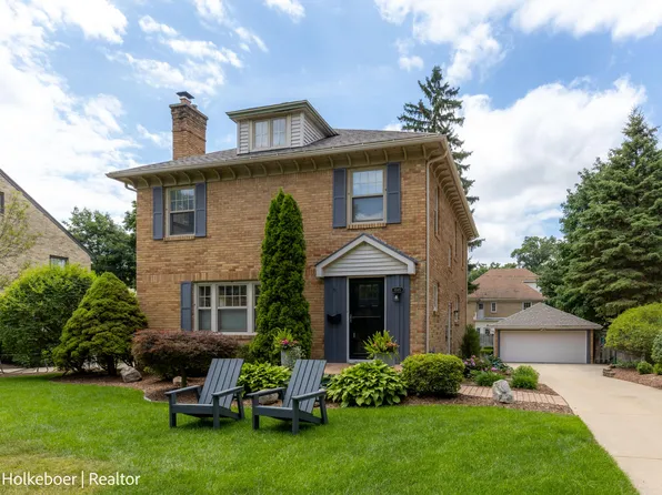 1045 Santa Cruz Dr SE, East Grand Rapids, MI 49506