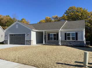 91 Weston Ridge Rd, Oconomowoc, WI 53066