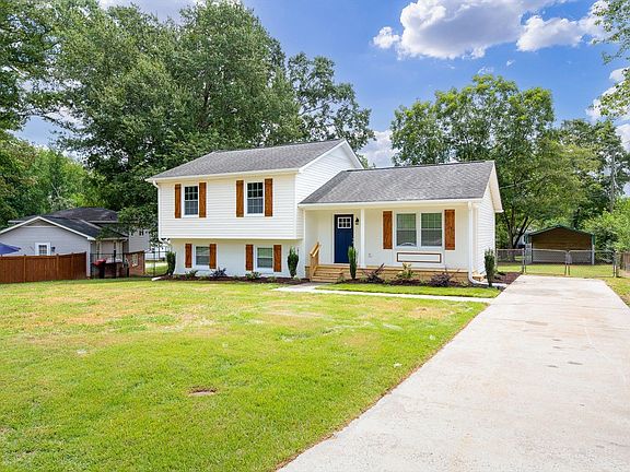 2nd image of 420 Cloverdale Ln