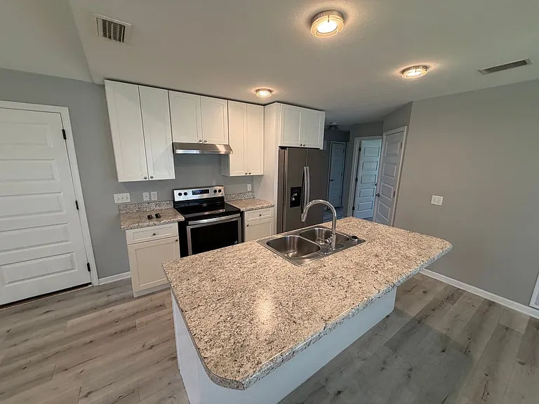 2419 Cocoa Ave — Photo 3