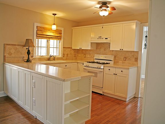 3rd image of 108 Rhododendron Ct