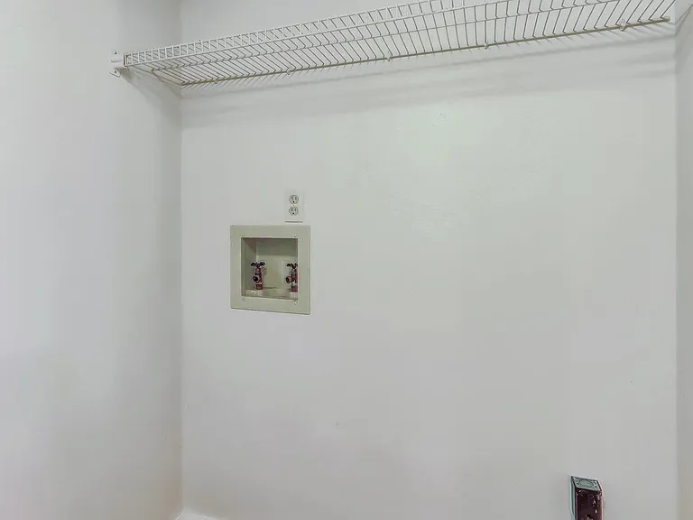 702 Meadowbrook Dr — Photo 12