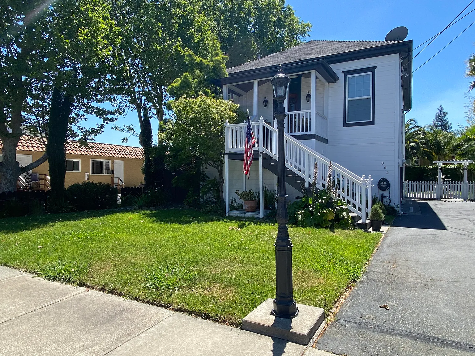 2 bed, 1036 sqft, $3,700 — Photo 3