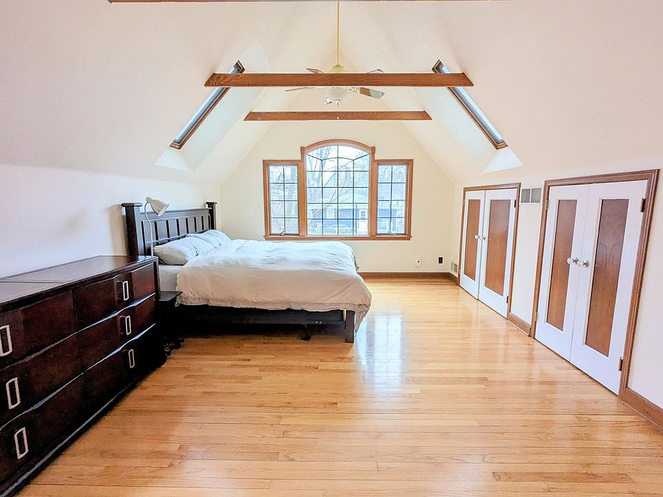 Master bedroom (2nd floor)