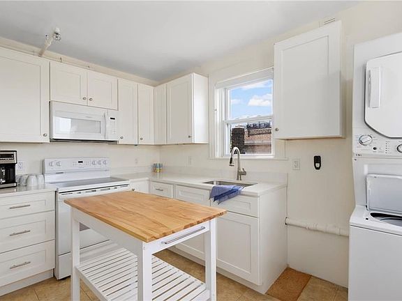 5th image of 527 Thames St Unit 3
