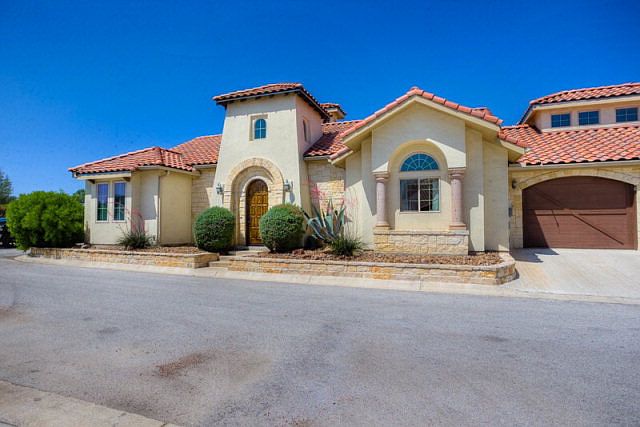 1st image of 3801 Club House Dr