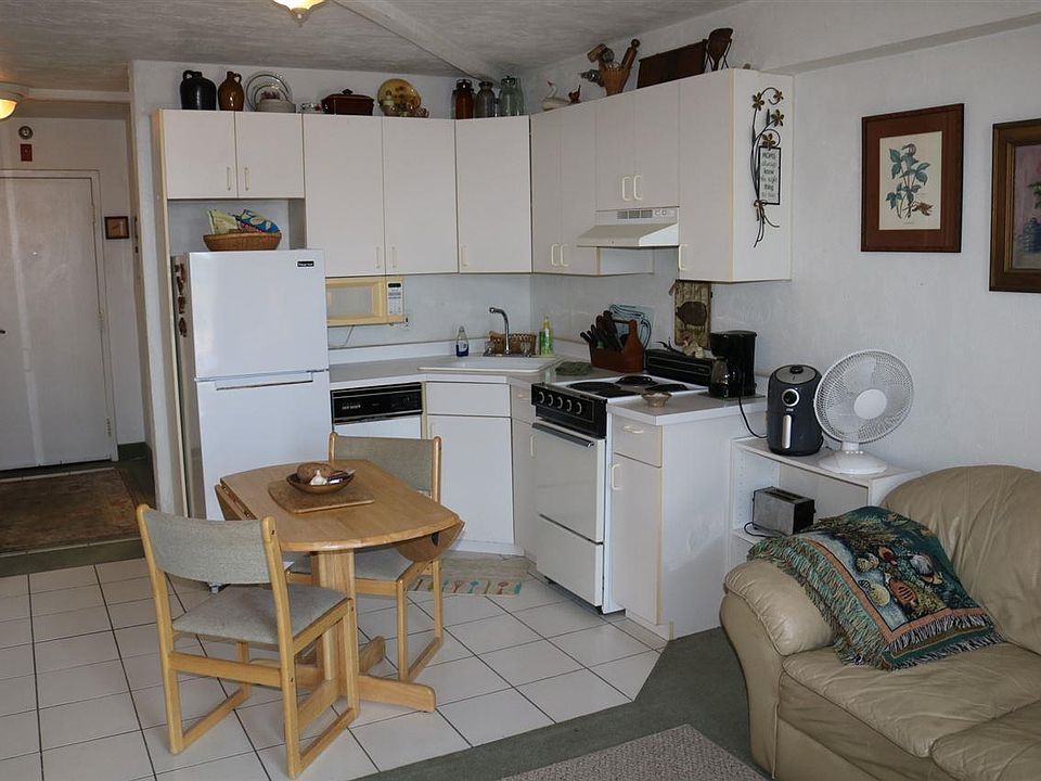 1st image of 224 E Garden St APT 227