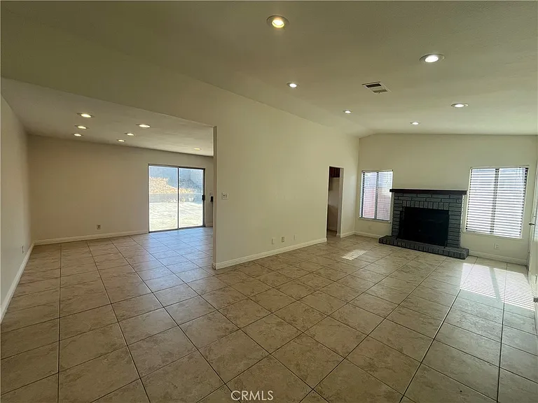 15670 Malaga Dr — Photo 4