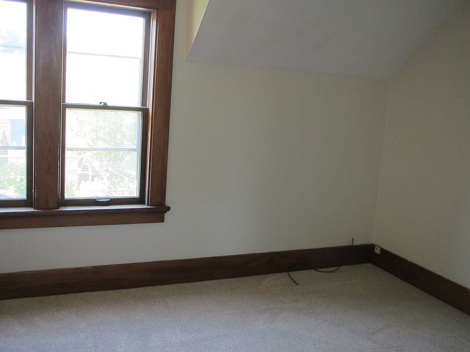 1st image of 1031 S 5th Ave