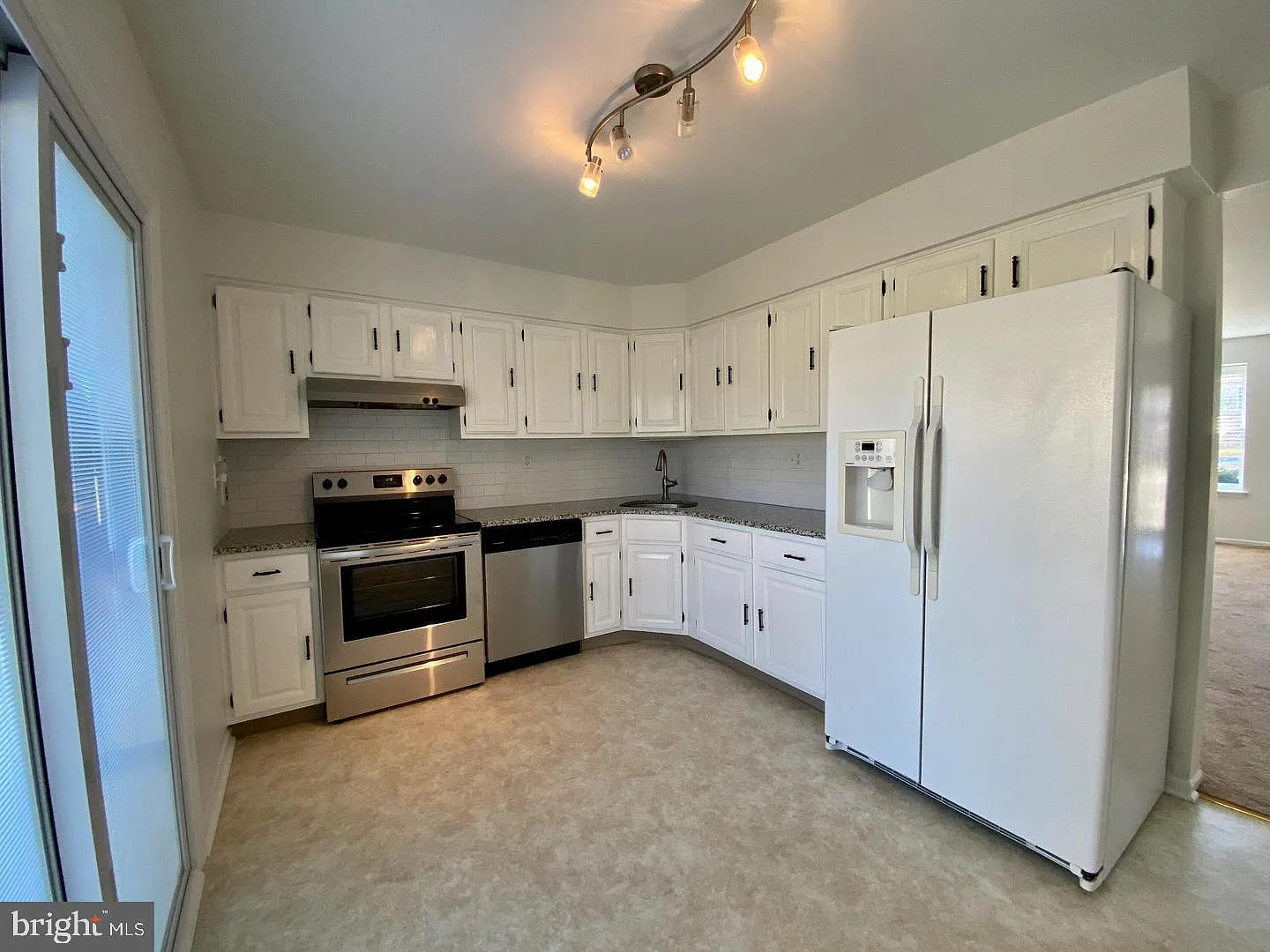 2 bed, 2.0 bath, 2654 sqft, $2,400 — Photo 3