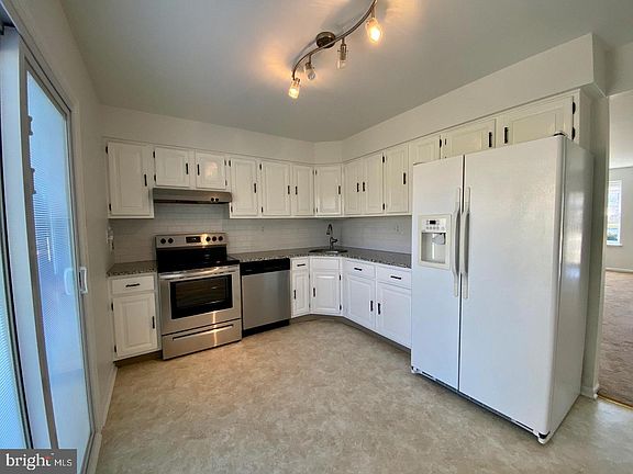 3rd image of 1784 N Dove Rd