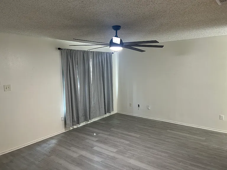15519 Legend Springs Dr — Photo 2