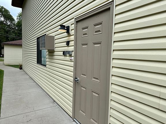 2nd image of 1113 19th St N Unit 2