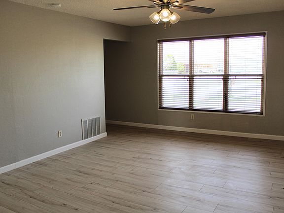 3rd image of 429 W Manana Blvd