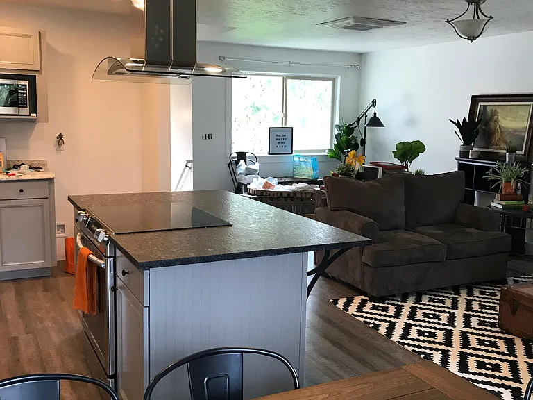 1615 Birchwood Ln — Photo 13