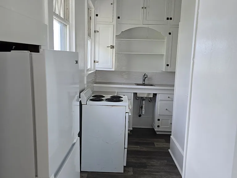 711 N Pine St — Photo 18