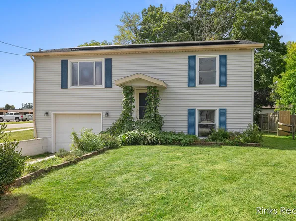 109 N Kent St, Kent City, MI 49330