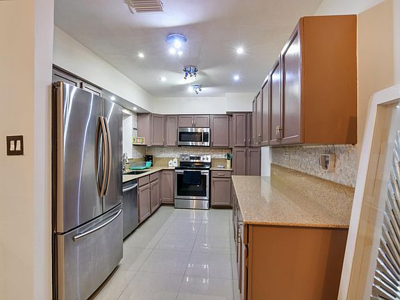 3rd image of 550 NE 180th Dr