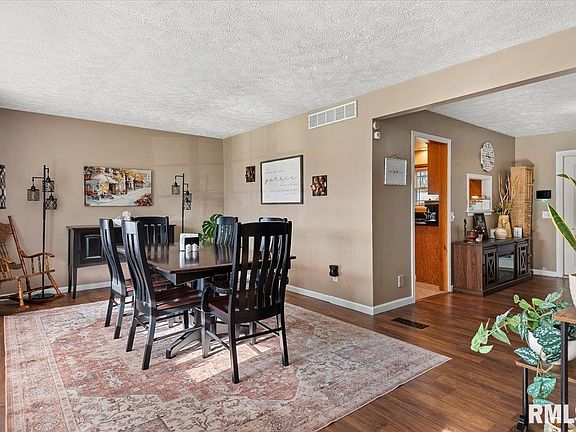 2nd image of 2721 Delaware Dr