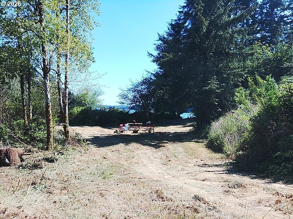 4th image of 83615 Clear Lake Rd #11
