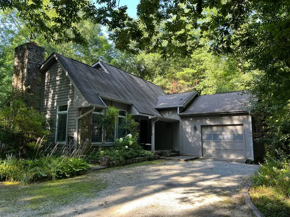 487 Riverwood Dr, Zirconia, NC 28790