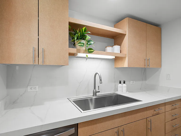 425 W Beech St #601 — Photo 13