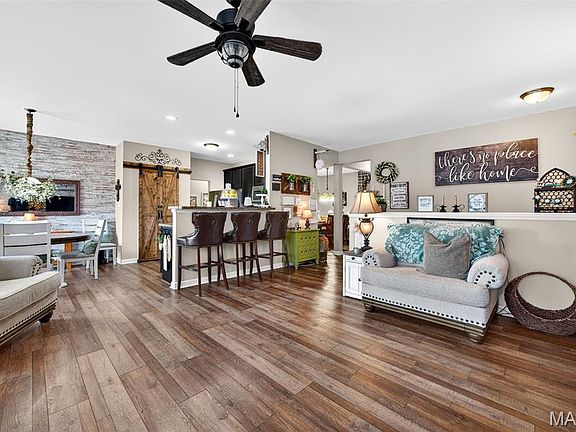 4th image of 406 Country Stone Dr