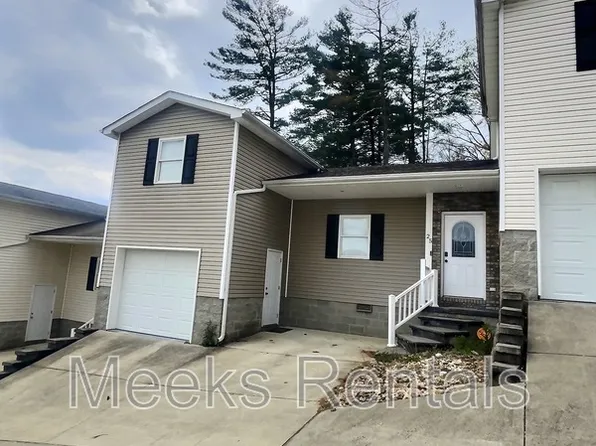 25 Marie Dr, Hurricane, WV 25526