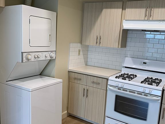 2nd image of 605 N Geneva St #3