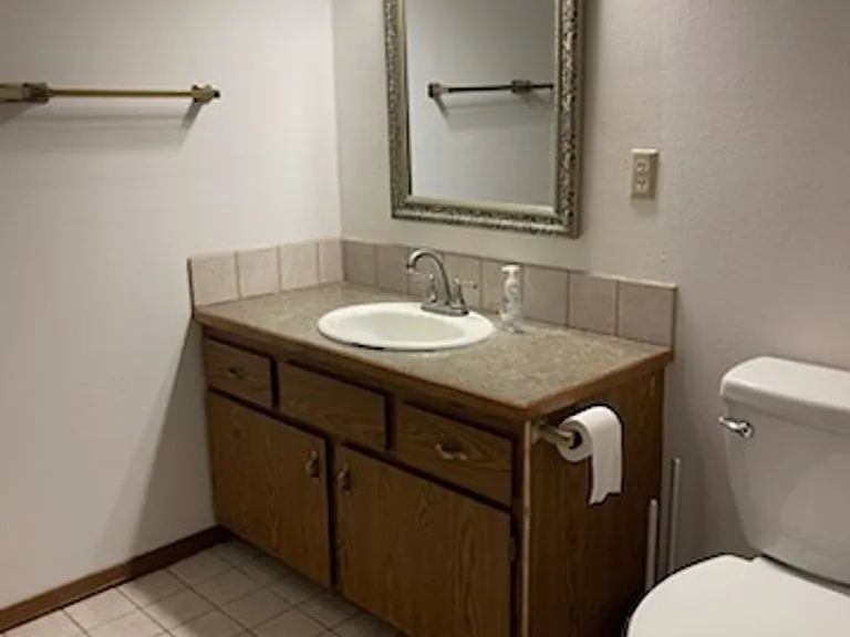 310 N Crestview Dr #B — Photo 16