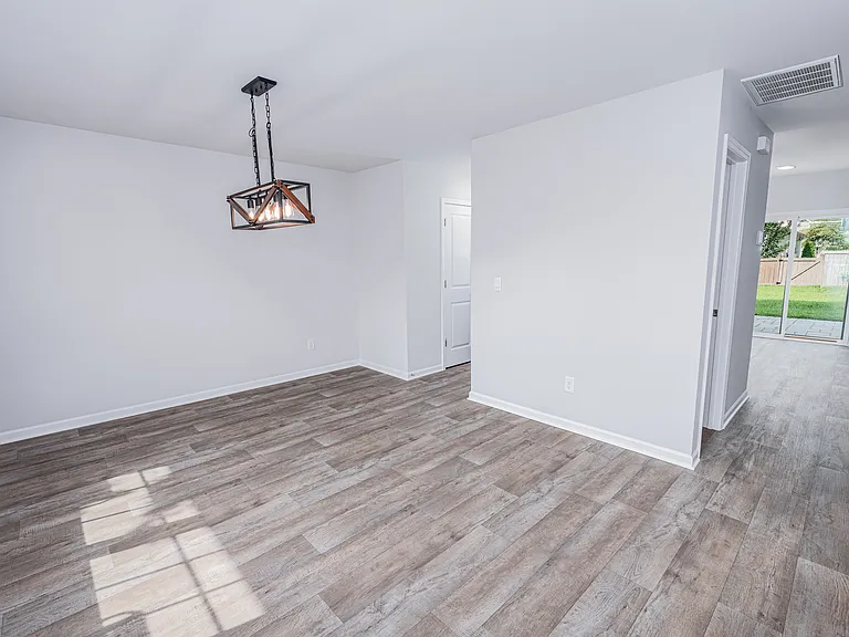 607 Ava St #1 — Photo 4