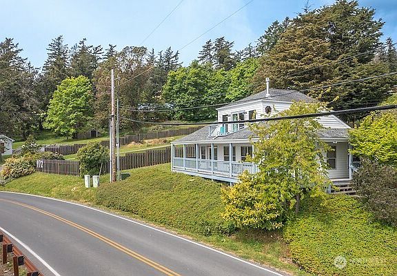 2nd image of 942 Deer Harbor Road