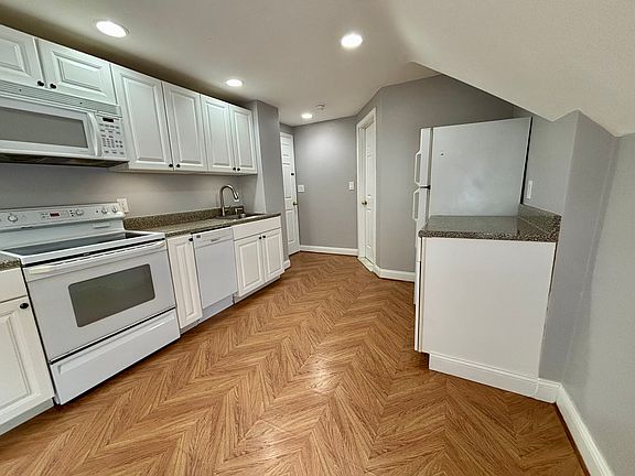 3rd image of 82 Vernon St #1