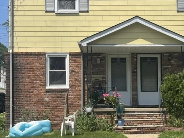 18 Sickle St, Dover Town, NJ 07801