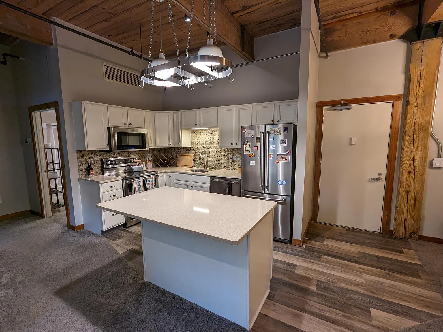 2 bed, 1103 sqft, $2,575 — Photo 3