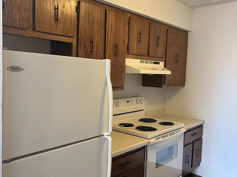 Creek Point Apartments — Photo 16