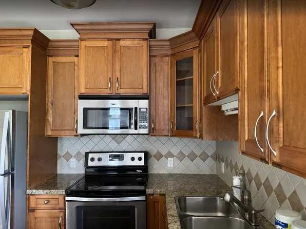 10289 133rd St, Surrey, BC