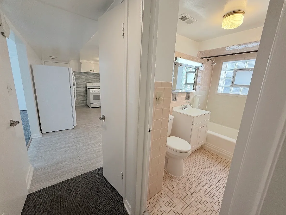 2 bed, 1.5 bath, 800 sqft, $1,650 — Photo 2