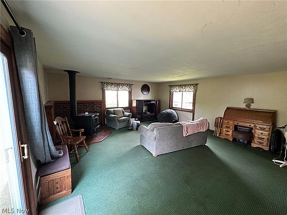 4th image of 15891 Grace St