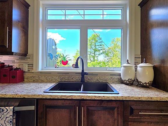 5th image of 57 MacPherson Avenue