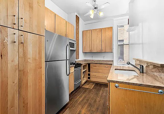 3rd image of 50 W 67th St #6F