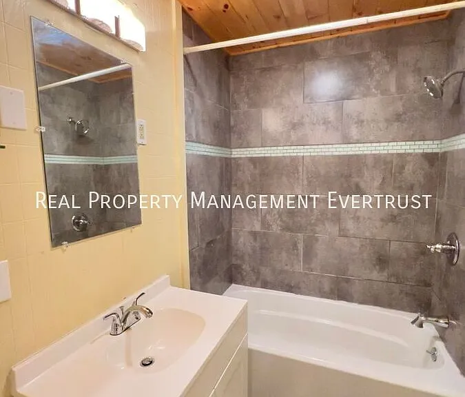 19 Glen Way — Photo 8