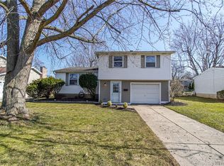 365 Seabrook Dr, Williamsville, NY 14221