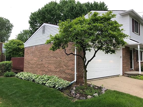 4th image of 447 Old Creek Dr