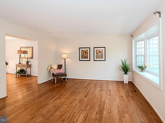 5th image of 216 Rebecca Ann Ct